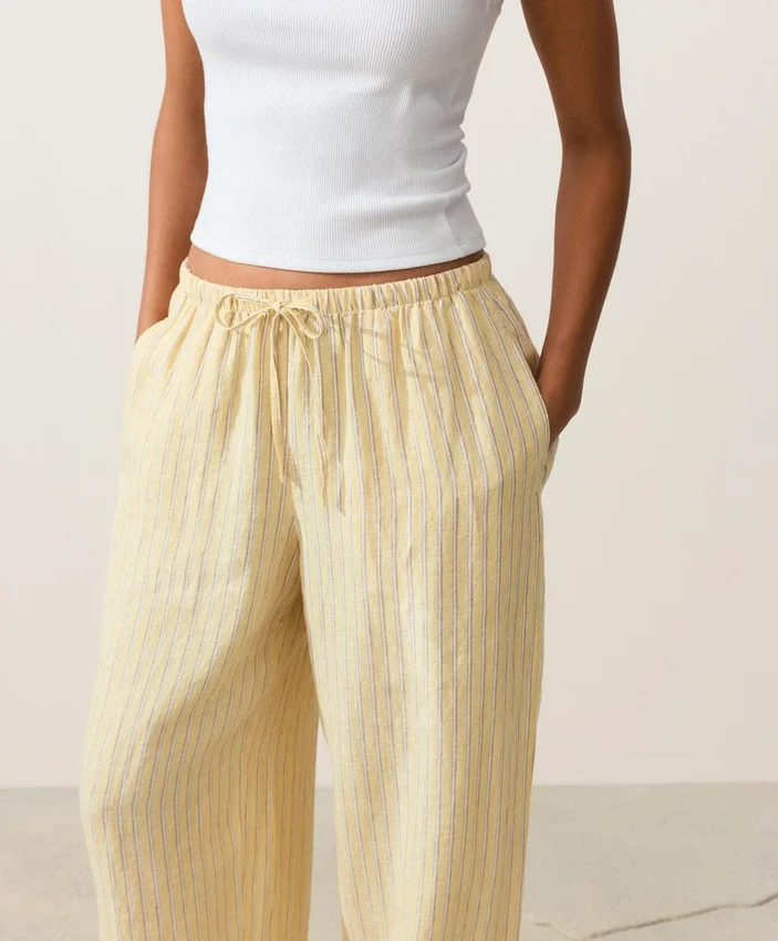 100 % Leinen-Hose mit geradem Bein und Streifenmuster 100 % Leinen-Hose mit geradem Bein und Streifenmuster