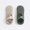 2 Paar gepolsterte Yoga- und Pilates-Socken aus Baumwollmischung mit gekreuzten Bändern 2 Paar gepolsterte Yoga- und Pilates-Socken aus Baumwollmischung mit gekreuzten Bändern