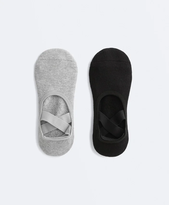 2 Paar gepolsterte Yoga- und Pilates-Socken aus Baumwollmischung mit gekreuzten Bändern 2 Paar gepolsterte Yoga- und Pilates-Socken aus Baumwollmischung mit gekreuzten Bändern