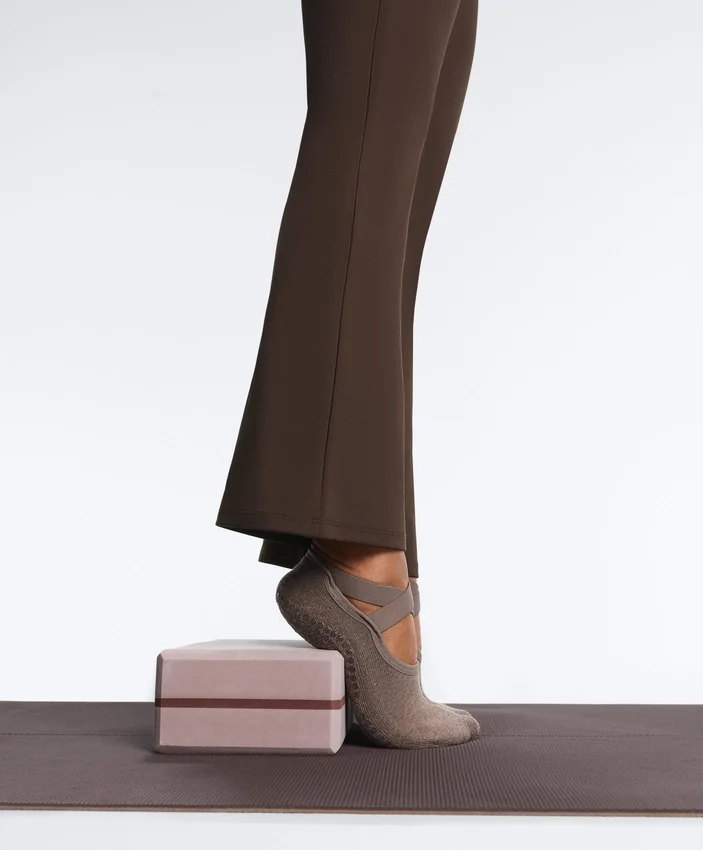 2 Paar gepolsterte Yoga- und Pilates-Socken aus Baumwollmischung mit gekreuzten Bändern 2 Paar gepolsterte Yoga- und Pilates-Socken aus Baumwollmischung mit gekreuzten Bändern