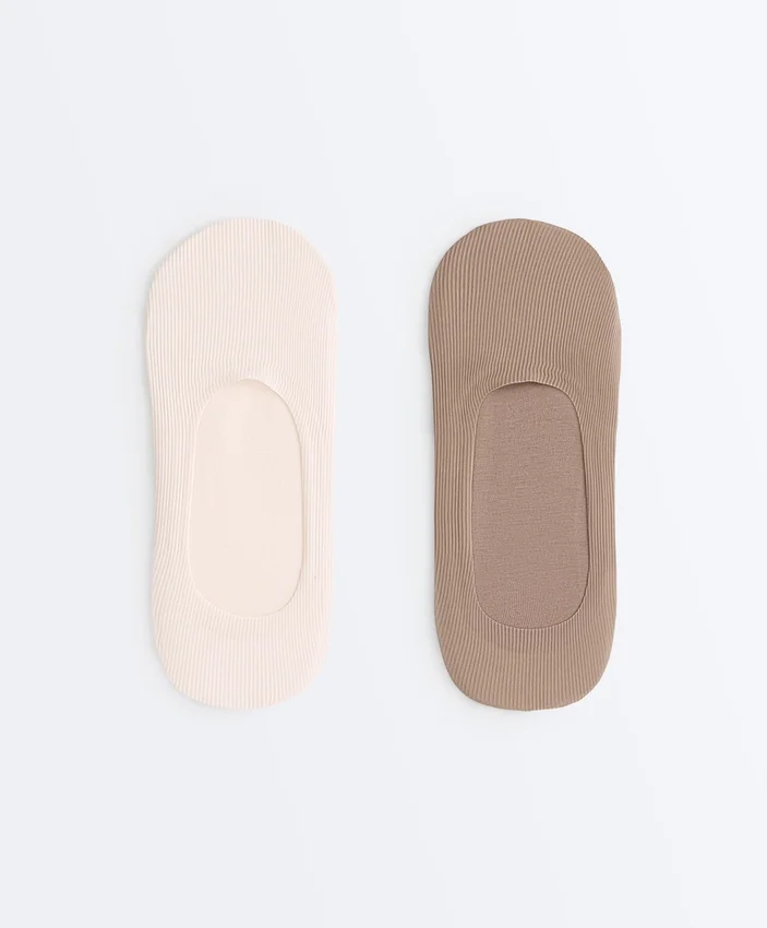 2 Paar gerippte, mittelhohe, unsichtbare Socken aus Mikrofaser 2 Paar gerippte, mittelhohe, unsichtbare Socken aus Mikrofaser