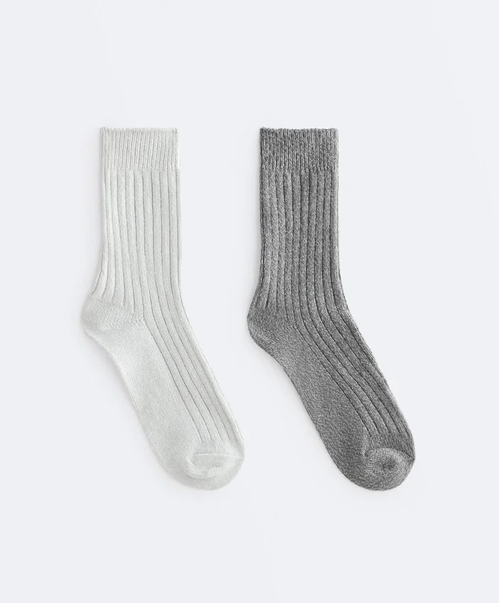 2 Paar klassische gerippte Socken 2 Paar klassische gerippte Socken