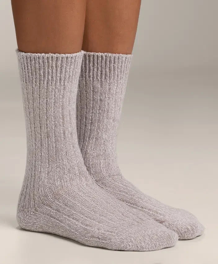 2 Paar klassische gerippte Socken 2 Paar klassische gerippte Socken