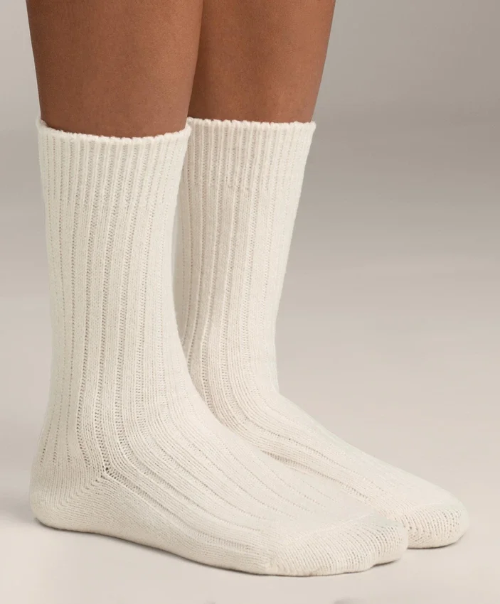 2 Paar klassische gerippte Socken 2 Paar klassische gerippte Socken