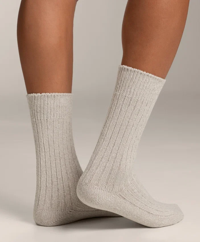 2 Paar klassische gerippte Socken 2 Paar klassische gerippte Socken