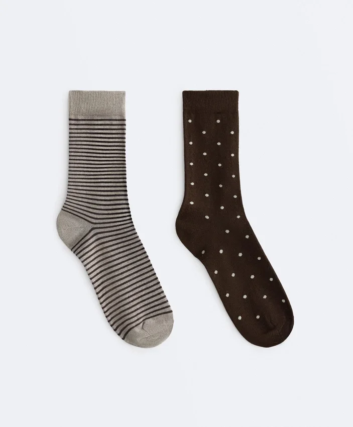 2 Paar klassische Socken aus 55 % Modal und 10 % Kaschmir 2 Paar klassische Socken aus 55 % Modal und 10 % Kaschmir