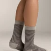 2 Paar klassische Socken aus 55 % Modal und 10 % Kaschmir 2 Paar klassische Socken aus 55 % Modal und 10 % Kaschmir