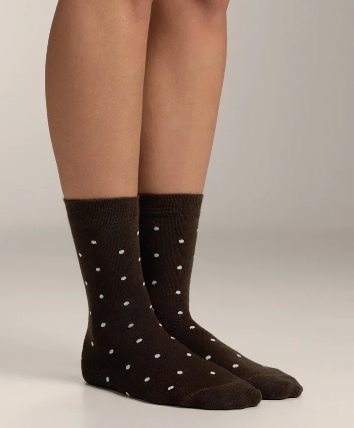 2 Paar klassische Socken aus 55 % Modal und 10 % Kaschmir 2 Paar klassische Socken aus 55 % Modal und 10 % Kaschmir