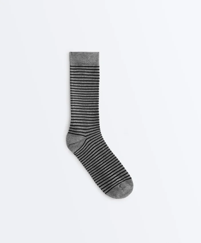 2 Paar klassische Socken aus 55 % Modal und 10 % Kaschmir 2 Paar klassische Socken aus 55 % Modal und 10 % Kaschmir