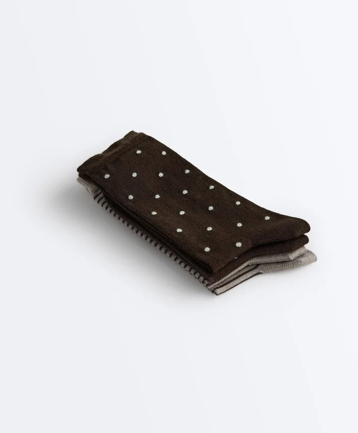 2 Paar klassische Socken aus 55 % Modal und 10 % Kaschmir 2 Paar klassische Socken aus 55 % Modal und 10 % Kaschmir