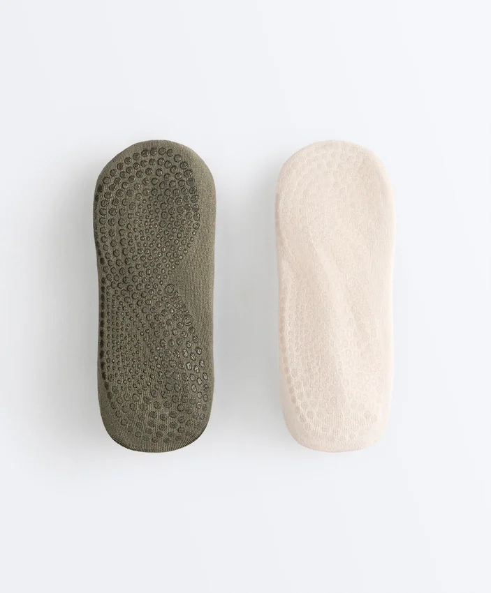 2 Paar Sneaker-Socken aus Baumwollmischung für Yoga und Pilates mit gekreuzten Bändern 2 Paar Sneaker-Socken aus Baumwollmischung für Yoga und Pilates mit gekreuzten Bändern