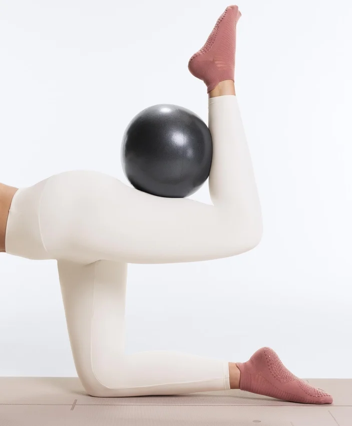 2 Paar Sneaker-Socken aus Polyamid-Mischung für Yoga und Pilates 2 Paar Sneaker-Socken aus Polyamid-Mischung für Yoga und Pilates