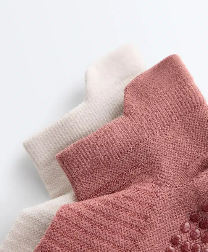 2 Paar Sneaker-Socken aus Polyamid-Mischung für Yoga und Pilates 2 Paar Sneaker-Socken aus Polyamid-Mischung für Yoga und Pilates