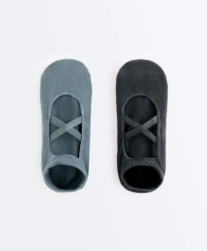 2 Paar Yoga- und Pilates-Socken aus Baumwollmischung mit gekreuzten Bändern 2 Paar Yoga- und Pilates-Socken aus Baumwollmischung mit gekreuzten Bändern