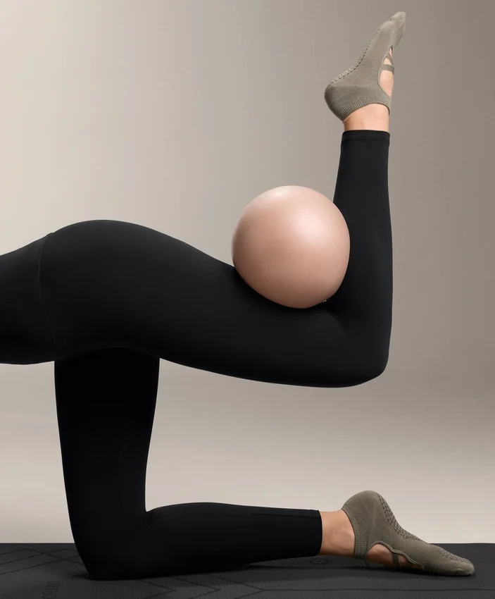 2 Paar Yoga- und Pilates-Socken aus Baumwollmischung mit gekreuzten Bändern 2 Paar Yoga- und Pilates-Socken aus Baumwollmischung mit gekreuzten Bändern