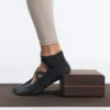 2 Paar Yoga- und Pilates-Socken aus Baumwollmischung mit gekreuzten Bändern 2 Paar Yoga- und Pilates-Socken aus Baumwollmischung mit gekreuzten Bändern