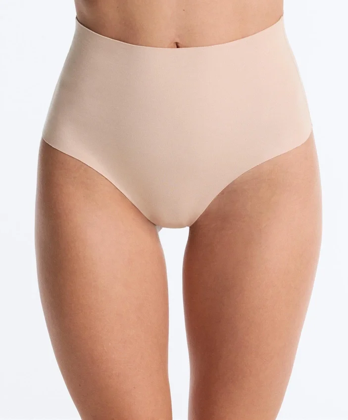 2 unsichtbare klassische Slips aus Baumwollmischung mit mittlerer Leibhöhe 2 unsichtbare klassische Slips aus Baumwollmischung mit mittlerer Leibhöhe