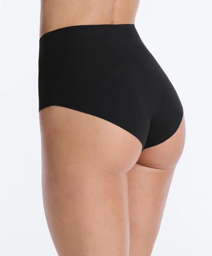 2 unsichtbare klassische Slips aus Baumwollmischung mit mittlerer Leibhöhe 2 unsichtbare klassische Slips aus Baumwollmischung mit mittlerer Leibhöhe