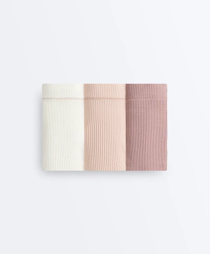3 klassische Slips aus geripptem Baumwollstoff 3 klassische Slips aus geripptem Baumwollstoff