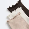 3 Paar Kniestrümpfe aus Baumwollmischung mit gewelltem Rand 3 Paar Kniestrümpfe aus Baumwollmischung mit gewelltem Rand
