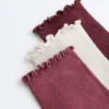 3 Paar Kniestrümpfe aus Baumwollmischung mit gewelltem Rand 3 Paar Kniestrümpfe aus Baumwollmischung mit gewelltem Rand