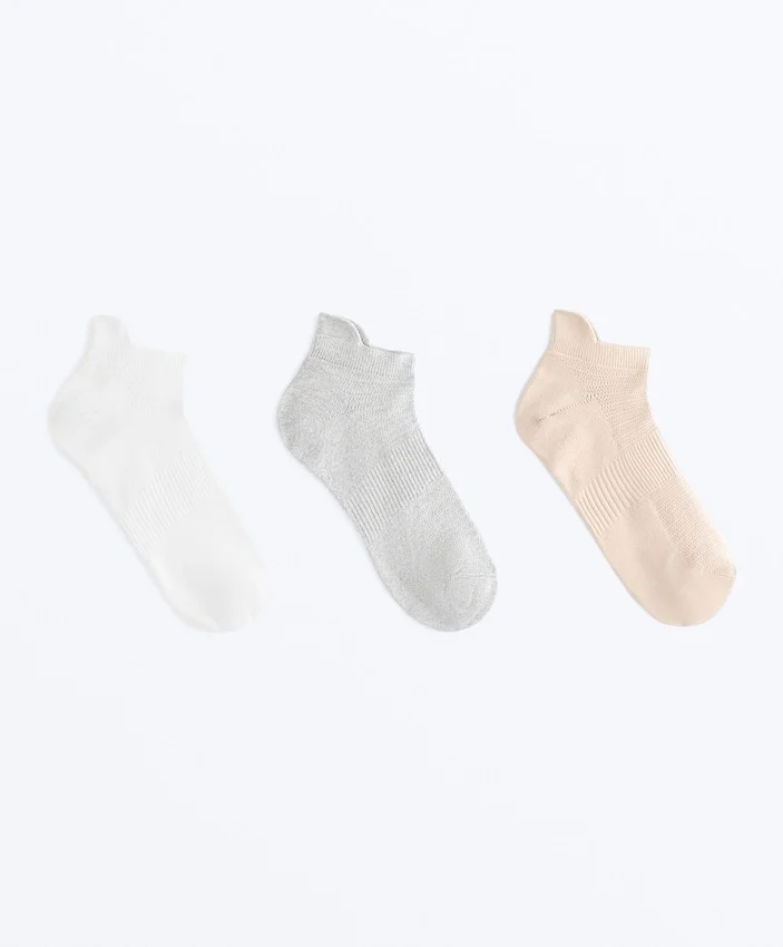 3 Paar Sneaker-Socken aus Polyamid-Mischgewebe mit Fersenlasche 3 Paar Sneaker-Socken aus Polyamid-Mischgewebe mit Fersenlasche
