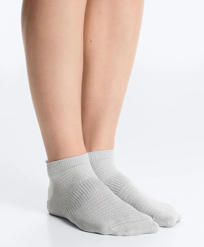 3 Paar Sneaker-Socken aus Polyamid-Mischgewebe mit Fersenlasche 3 Paar Sneaker-Socken aus Polyamid-Mischgewebe mit Fersenlasche