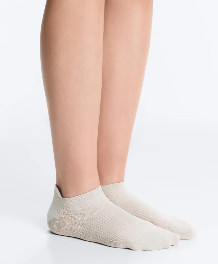 3 Paar Sneaker-Socken aus Polyamid-Mischgewebe mit Fersenlasche 3 Paar Sneaker-Socken aus Polyamid-Mischgewebe mit Fersenlasche