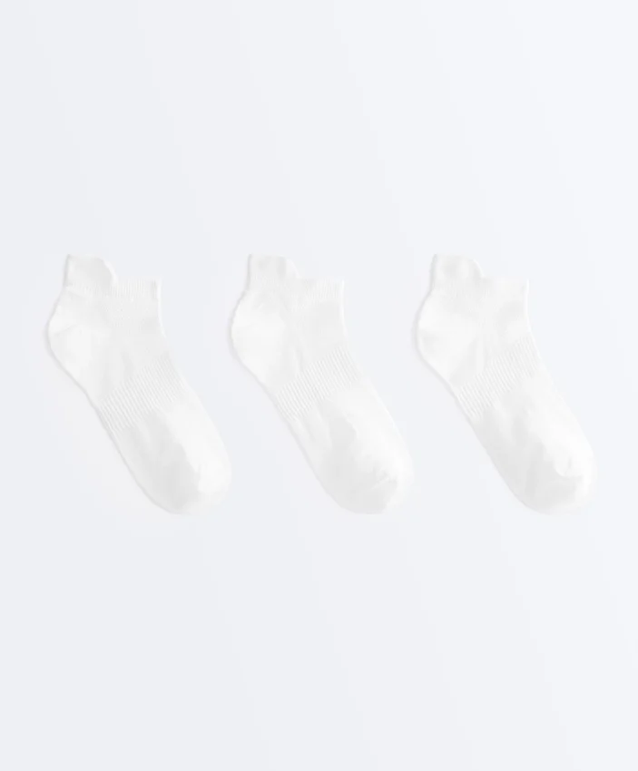 3 Paar Sport-Sneaker-Socken aus Polyamid-Mischgewebe mit Fersenlasche 3 Paar Sport-Sneaker-Socken aus Polyamid-Mischgewebe mit Fersenlasche