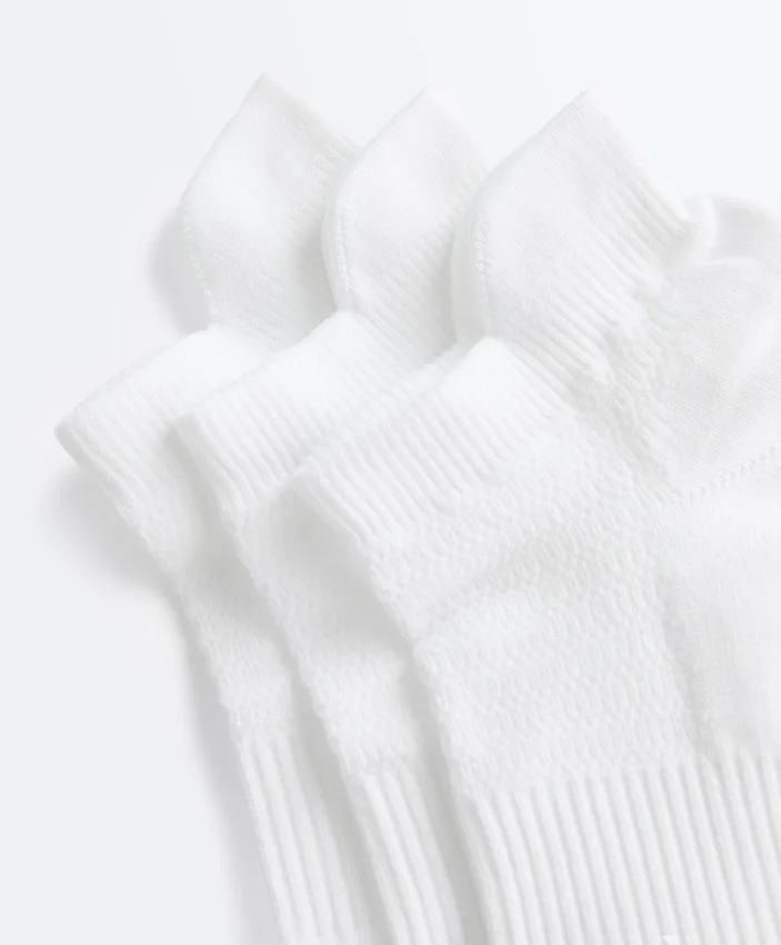 3 Paar Sport-Sneaker-Socken aus Polyamid-Mischgewebe mit Fersenlasche 3 Paar Sport-Sneaker-Socken aus Polyamid-Mischgewebe mit Fersenlasche