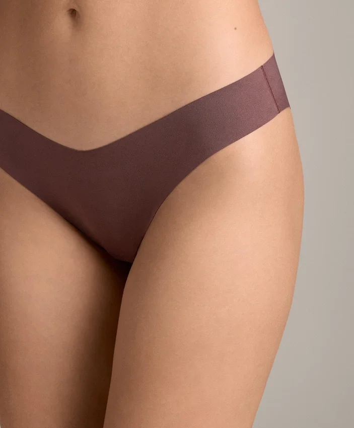 3 unsichtbare, lasergeschnittene Bikinis-Slips aus Polyamid-Mischgewebe mit V-Ausschnitt 3 unsichtbare, lasergeschnittene Bikinis-Slips aus Polyamid-Mischgewebe mit V-Ausschnitt