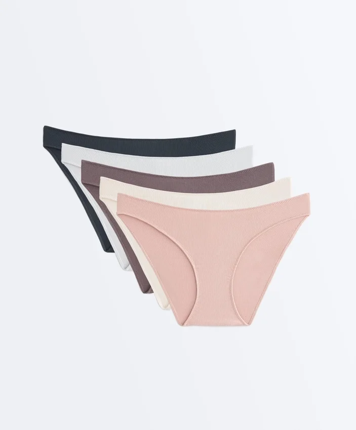 5 klassische Slips aus gerippter Baumwolle mit U-Ausschnitt 5 klassische Slips aus gerippter Baumwolle mit U-Ausschnitt