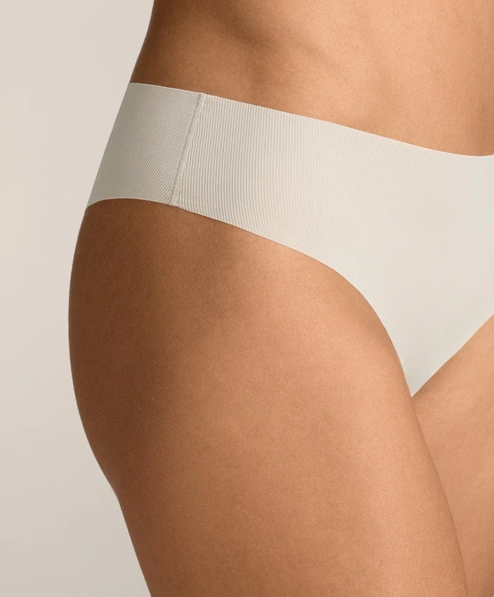 5 lasergeschnittene, unsichtbare Brazilian-Slips aus leicht geripptem Polyamid-Mischgewebe 5 lasergeschnittene, unsichtbare Brazilian-Slips aus leicht geripptem Polyamid-Mischgewebe