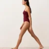 Asymmetrischer Trikinis aus Jacquard mit Mini-Karomuster Asymmetrischer Trikinis aus Jacquard mit Mini-Karomuster