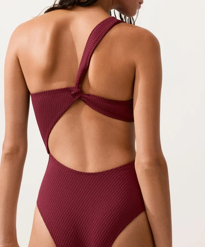 Asymmetrischer Trikinis aus Jacquard mit Mini-Karomuster Asymmetrischer Trikinis aus Jacquard mit Mini-Karomuster