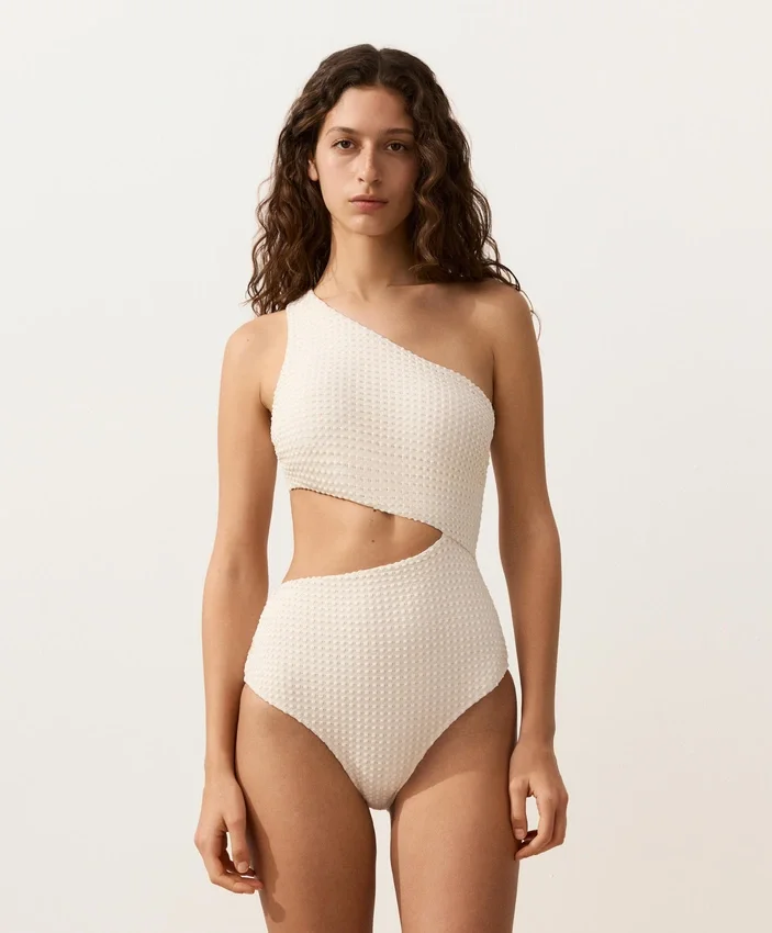 Asymmetrischer Trikinis mit Bubble-Häkelmuster Asymmetrischer Trikinis mit Bubble-Häkelmuster