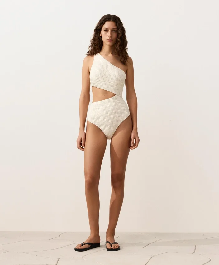 Asymmetrischer Trikinis mit Bubble-Häkelmuster Asymmetrischer Trikinis mit Bubble-Häkelmuster