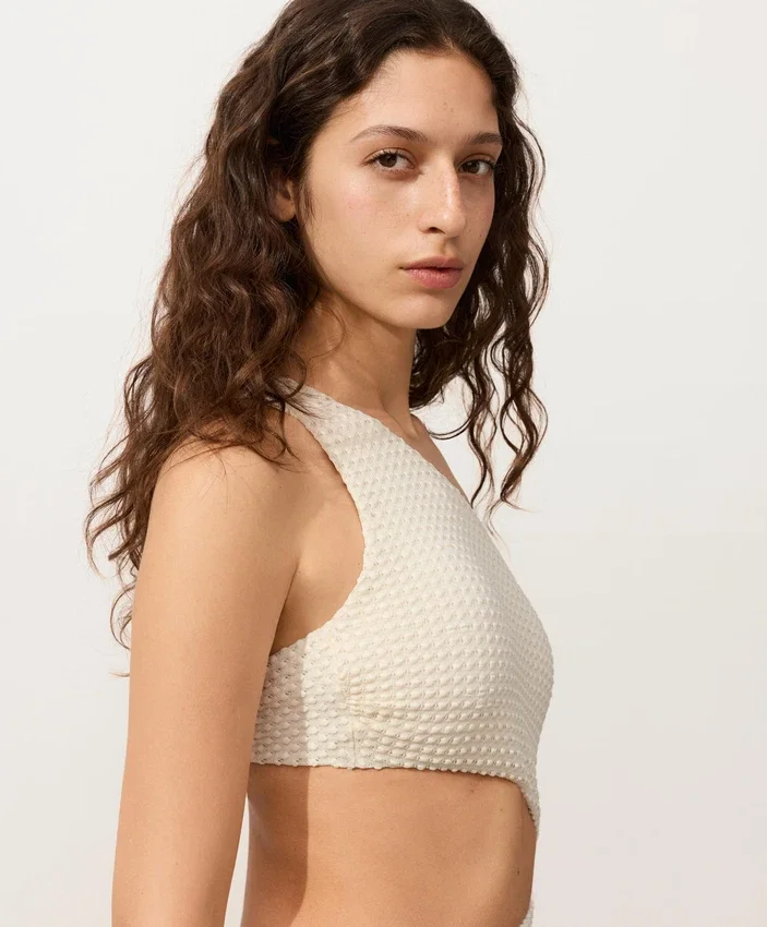 Asymmetrischer Trikinis mit Bubble-Häkelmuster Asymmetrischer Trikinis mit Bubble-Häkelmuster