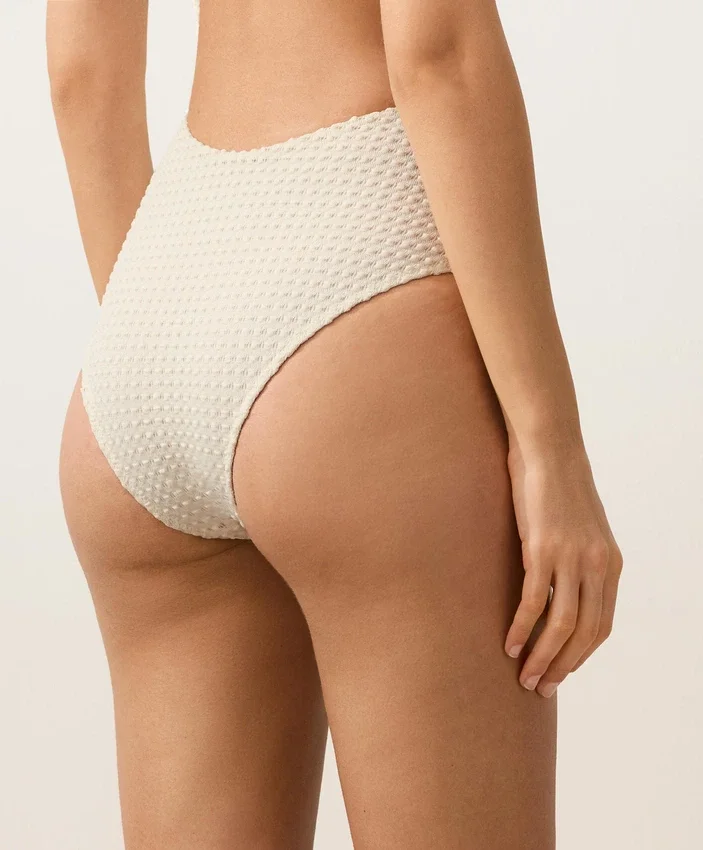 Asymmetrischer Trikinis mit Bubble-Häkelmuster Asymmetrischer Trikinis mit Bubble-Häkelmuster