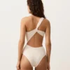 Asymmetrischer Trikinis mit Bubble-Häkelmuster Asymmetrischer Trikinis mit Bubble-Häkelmuster