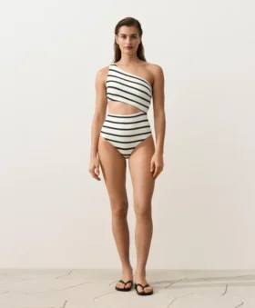 Asymmetrischer Trikinis mit gestrickten Streifen