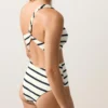 Asymmetrischer Trikinis mit gestrickten Streifen Asymmetrischer Trikinis mit gestrickten Streifen