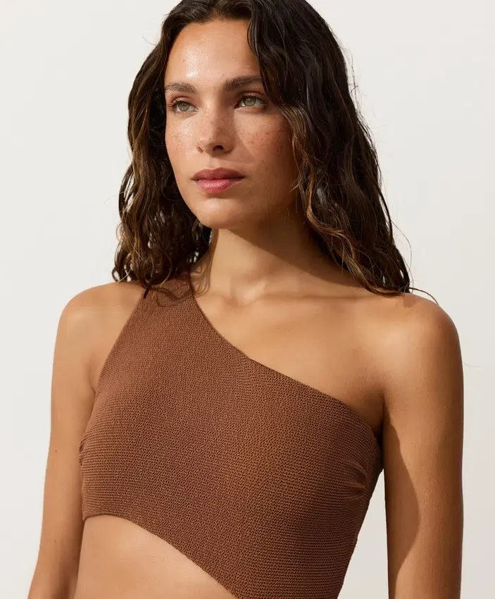 Asymmetrischer Trikinis mit Knitteroptik Asymmetrischer Trikinis mit Knitteroptik