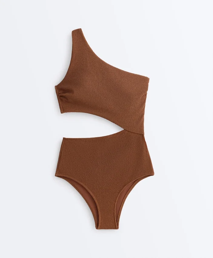 Asymmetrischer Trikinis mit Knitteroptik Asymmetrischer Trikinis mit Knitteroptik