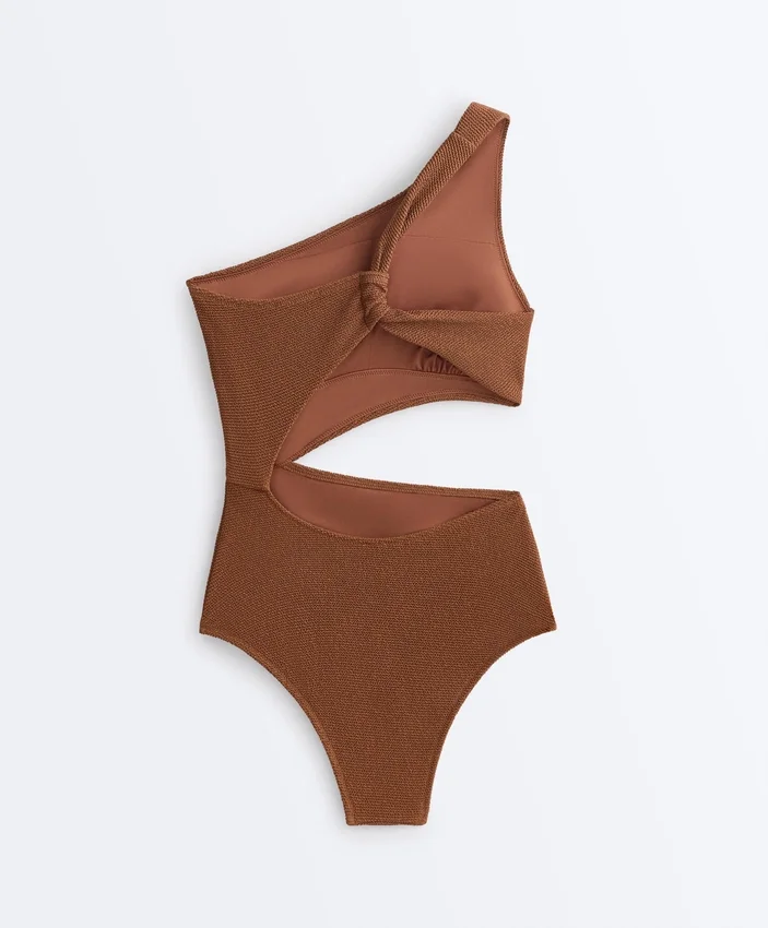 Asymmetrischer Trikinis mit Knitteroptik Asymmetrischer Trikinis mit Knitteroptik