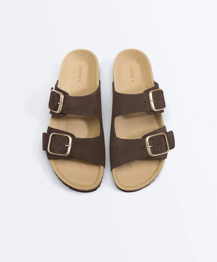 Badesandalen aus Spaltleder mit Schnalle Badesandalen aus Spaltleder mit Schnalle