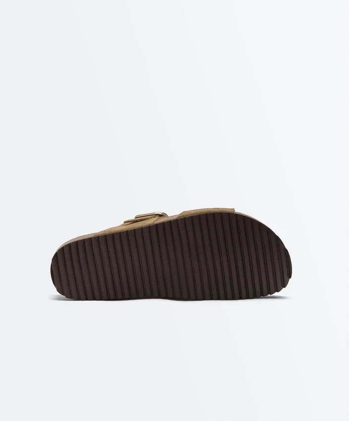 Badesandalen aus Spaltleder mit Schnalle Badesandalen aus Spaltleder mit Schnalle
