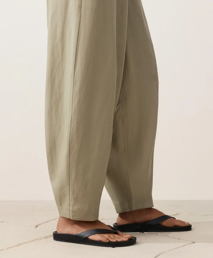 Ballonhose aus Lyocell-Mischung und 24 % Leinen mit Nähten Ballonhose aus Lyocell-Mischung und 24 % Leinen mit Nähten