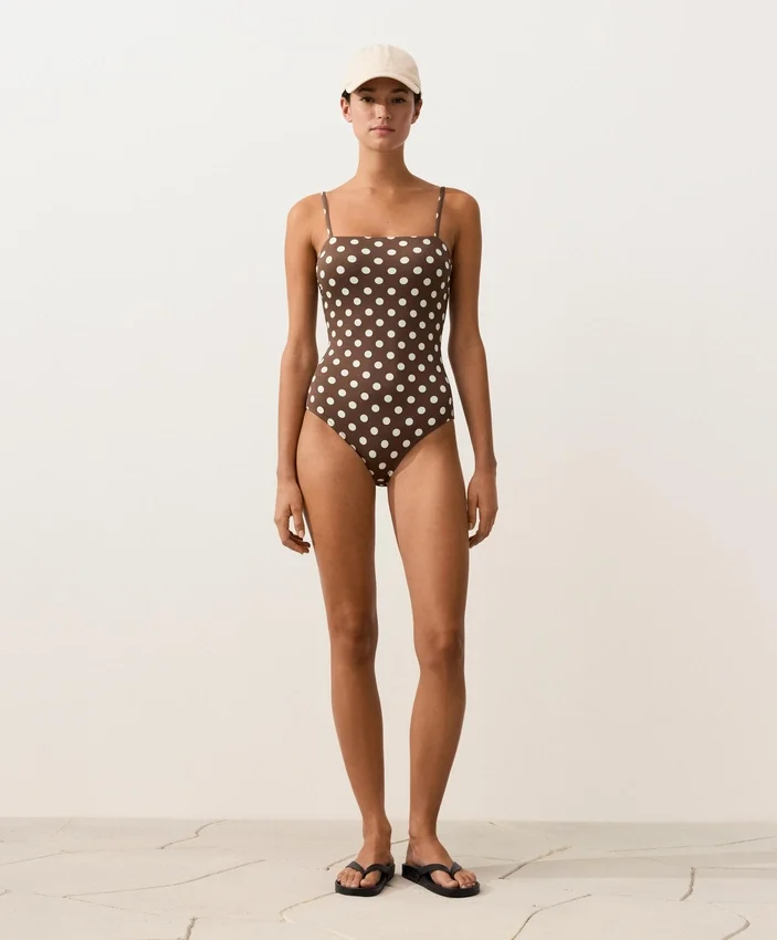 Bandeau-Badeanzug aus Piqué mit Polka-Dots Bandeau-Badeanzug aus Piqué mit Polka-Dots
