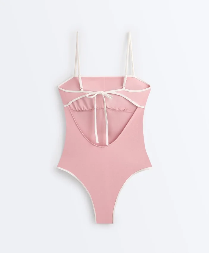 Bandeau-Badeanzug mit Kontrastbesatz Bandeau-Badeanzug mit Kontrastbesatz